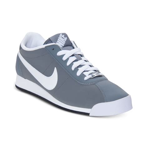 latest casual nike shoes.